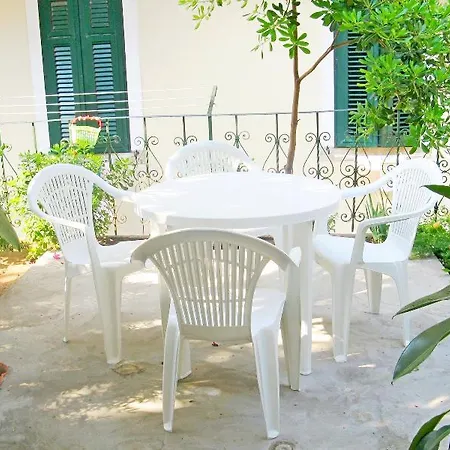 Maja Apartment *