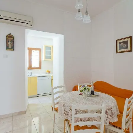 Maja Apartment *